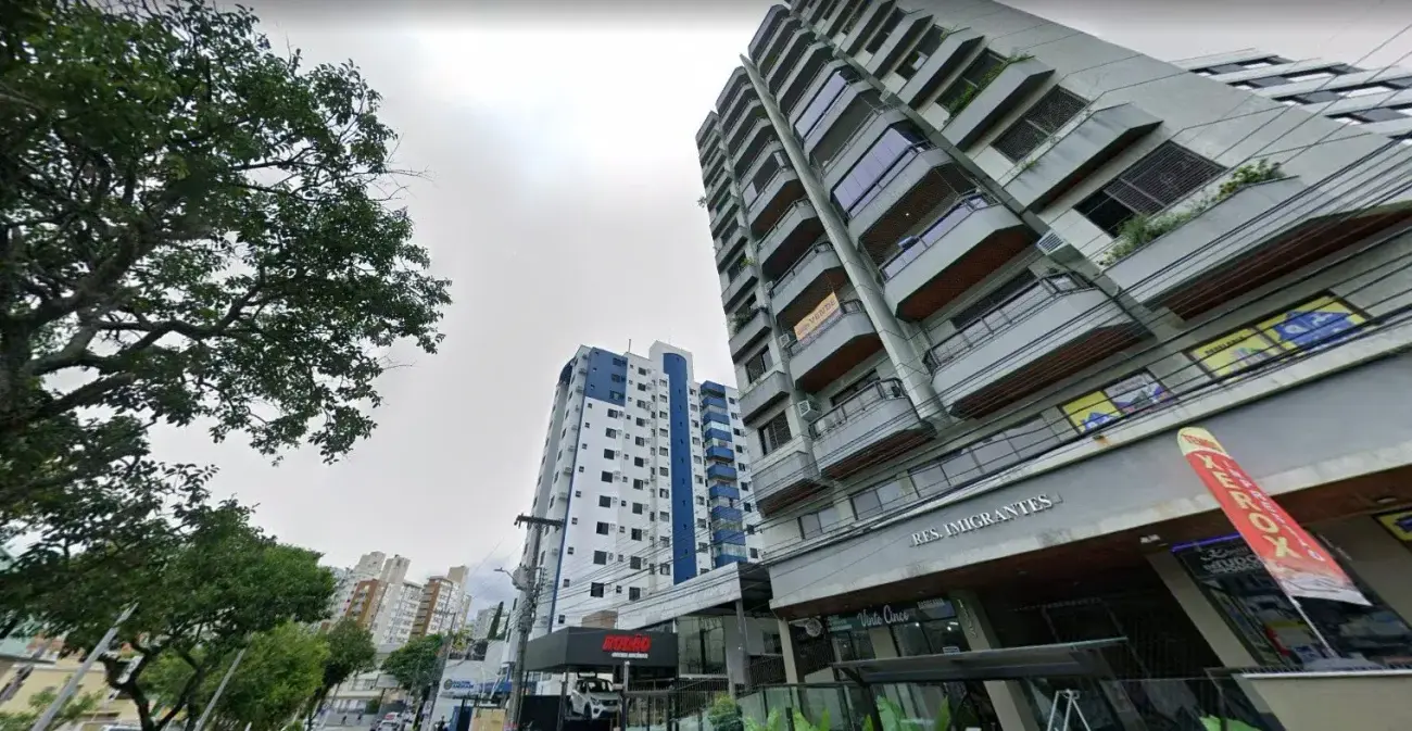 Imagem do pronto para morar Apartamento com 2 quartos, sacada e 1 vaga de garagem, Centro em Centro, Florianópolis — imóvel na planta em Florianópolis