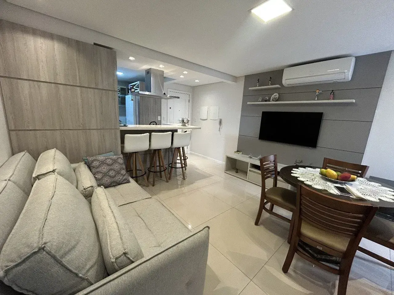 Imagem do pronto para morar Apartamento semimobiliado, 3 dormitórios, sacada e vaga de garagem em Estreito, Florianópolis — imóvel na planta em Florianópolis