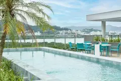 Área da piscina do empreendimento Edifício Home Cacupé em Cacupé, Florianópolis — pronto para morar na planta