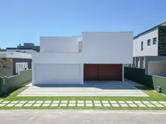 Foto 2 de 35 do empreendimento Casa no Condomínio Ilha das Laranjeiras em Rio Vermelho, Florianópolis — pronto para morar na planta
