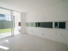 Foto 13 de 35 do empreendimento Casa no Condomínio Ilha das Laranjeiras em Rio Vermelho, Florianópolis — pronto para morar na planta