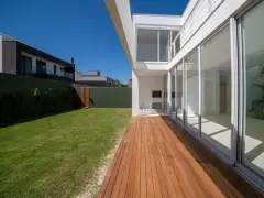 Foto 15 de 35 do empreendimento Casa no Condomínio Ilha das Laranjeiras em Rio Vermelho, Florianópolis — pronto para morar na planta